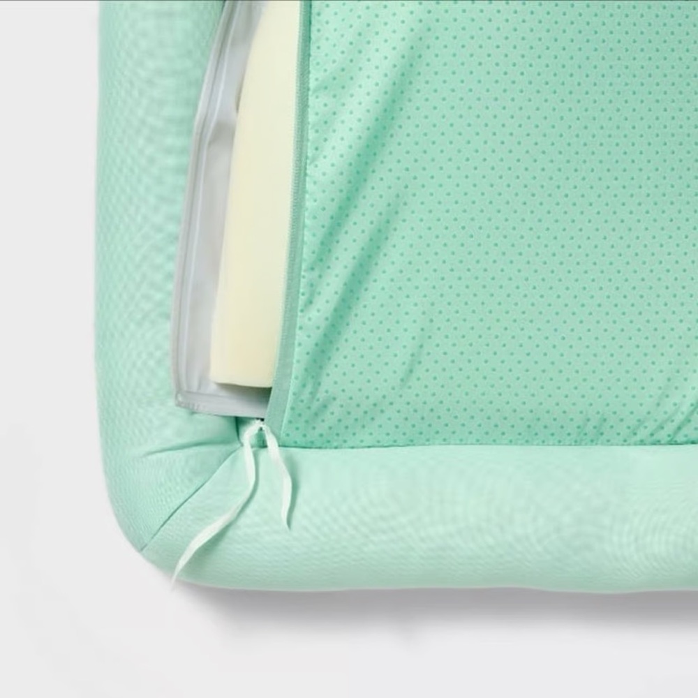 SUN SQUAD NWT pet cooling bed -stripe -32lx24wx2.5h - Picture 5 of 7